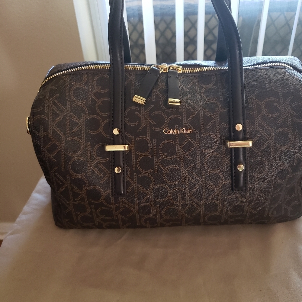 Barrel shape Chocolate BrownCALVIN KLEIN purse